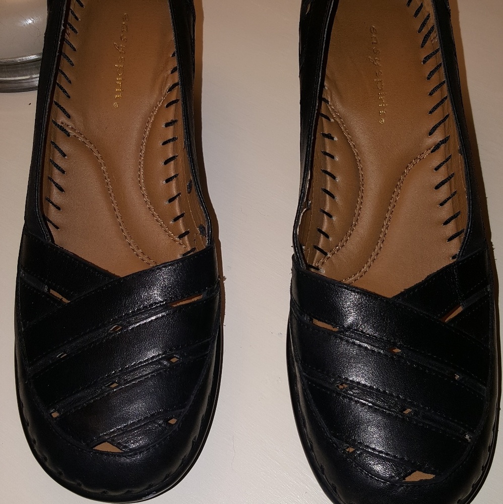 NWOT Easy Spirt black leather shoes